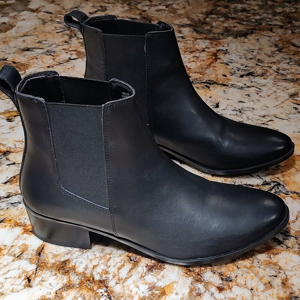 Steve Madden Dover Black Leather Chelsea Booties size 9, 1.5” heel